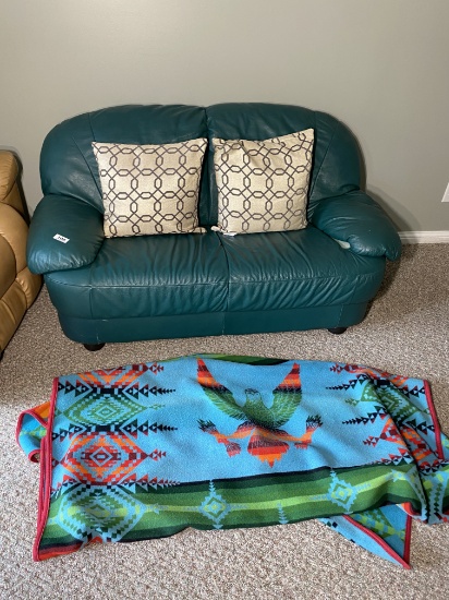 Green leather or leather look couch PLUS