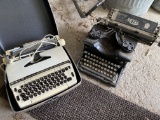 Antique Royal Typewriter PLUS