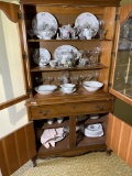 Contents of Hutch - Large China Set