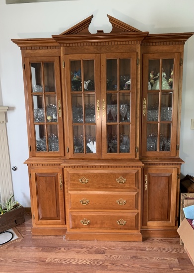 Beautiful Vintage China Cabinet