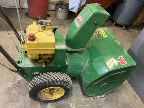 John Deere 524 Snow Thrower with Key.  Has Compression.