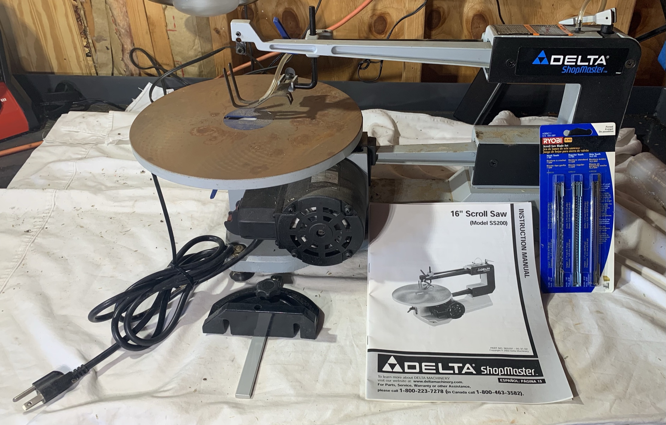 Delta 16 inch Scroll Saw Model SS200 with extra Proxibid