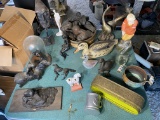 Table lot of decorative items