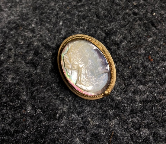 Antique 10k Gold Shell Cameo pin or Brooch