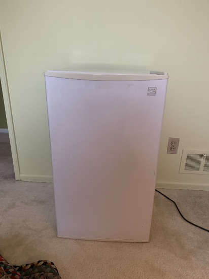 Kenmore Mini Refrigerator.  Model 255.93382010Consignor stated that it does work.