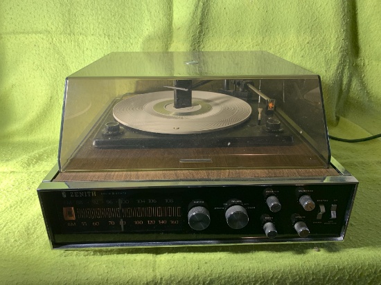 Zenith Solid State Turntable Model C590.  Powered On.