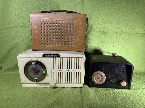 2 Vintage Radios & Antenna Tuner