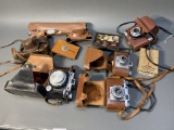 Group lot of assorted vintage cameras
