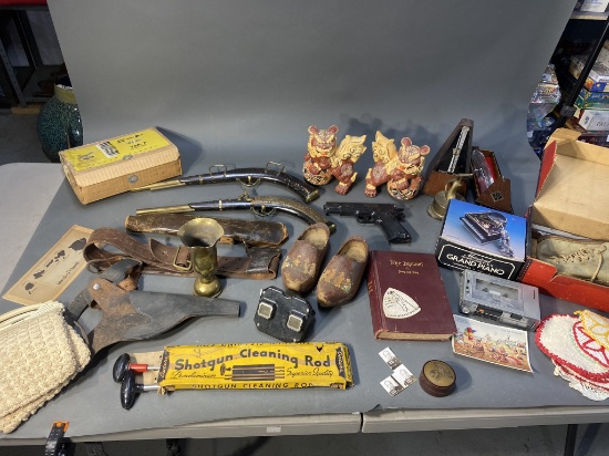 Table lot of better antiques, vintage items
