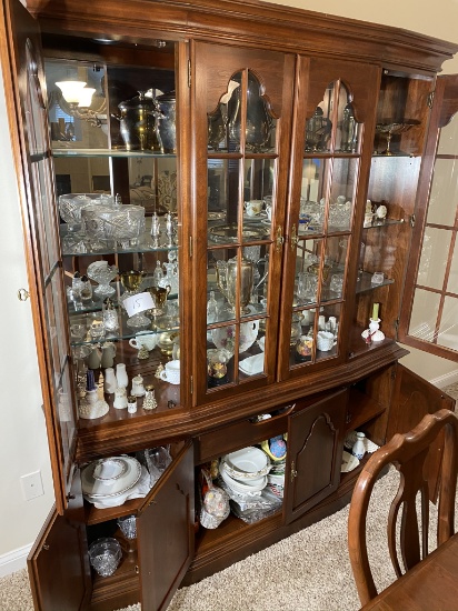 Contents of China Cabinet lot