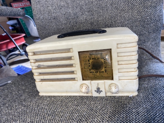 Smaller Sized Retro Emerson Tube Radio