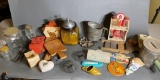Table lot of vintage decorative, kitchen items