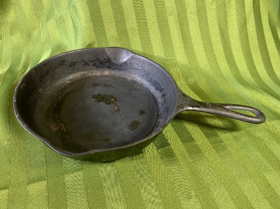 9 inch Cast Iron Skillet by Wagner Sidney