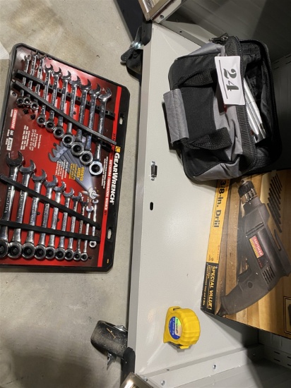 Group lot of assorted tools