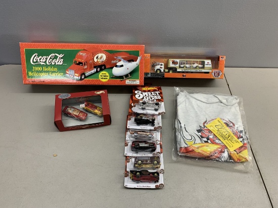 Coca-Cola Holiday Helicopter Carrier, Hot Wheels, M2 Machines Mopar