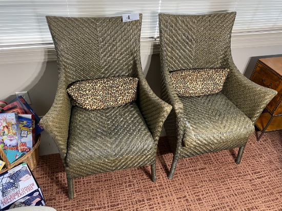 Pair of Nicer Wicker Armchairs with Pillows