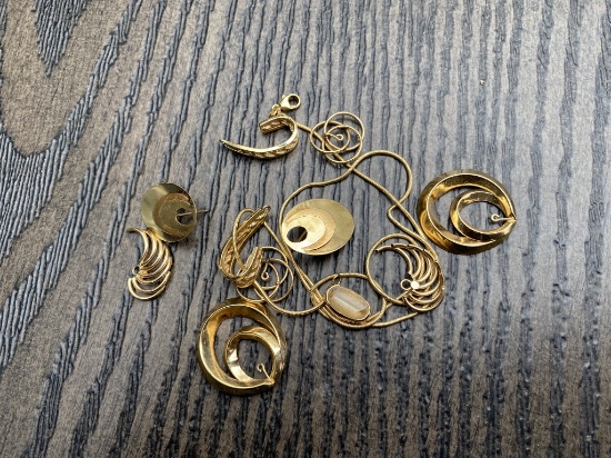 Group lot 14k Gold Pendant, & Earrings etc - 16.42 grams