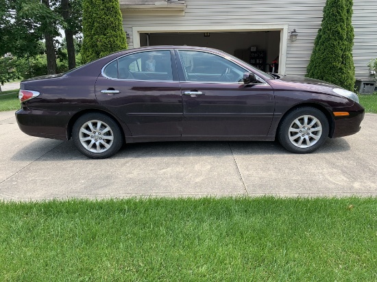 Very Nice 2002 Lexus ES 300 Sedan, Runs Great, Relatively Low Milage 116,639