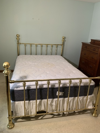 Queen Brass Bed with Mattress & Box Spring. Serta Perfect Sleeper