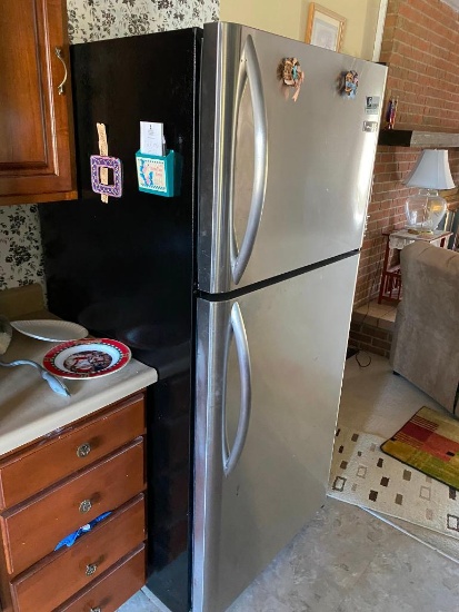 Nicer Stainless Front Frigidaire Refrigerator & Freezer