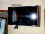 19 inch Samsung TV with Bracket