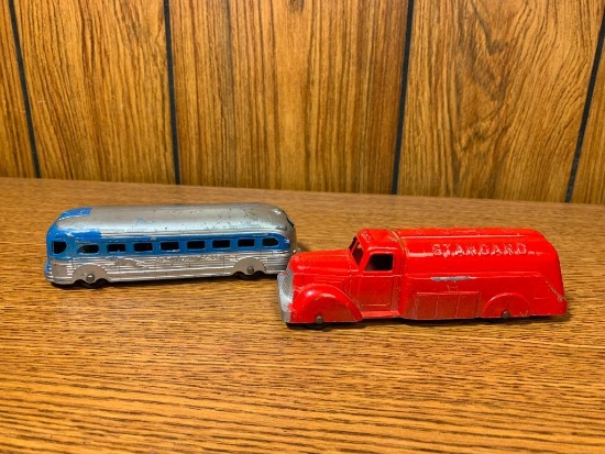 2 Vintage Tootsietoy Standard & Greyhound Bus