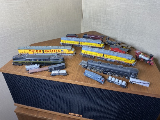 Group Lot of Model Railroad Trains HO, N Scale