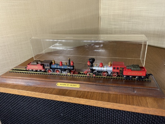2 HO Scale Model Railroad Trains