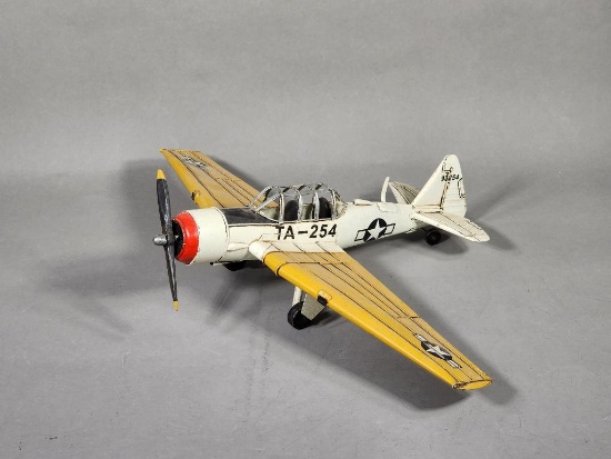 Vintage Model WW2 Plane - Naa T-6 Texan