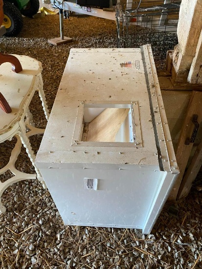 Metal Covered Dog House Box