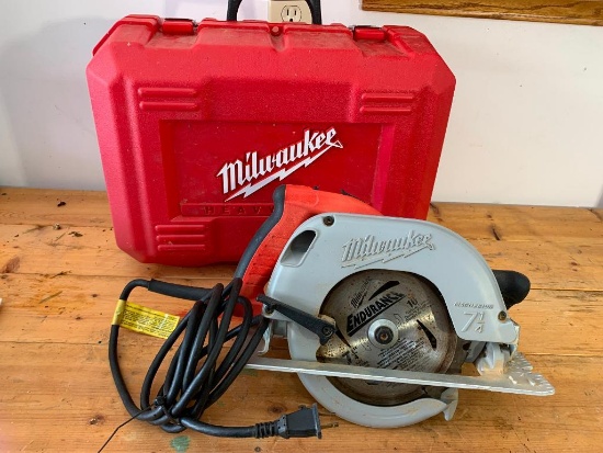 Milwaukee 7-1/4 inch Circular Saw with Case