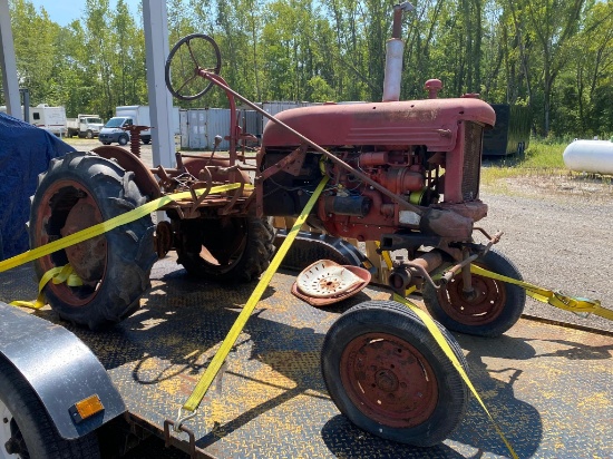 Antique International Harvester Farmall Cub Tractor