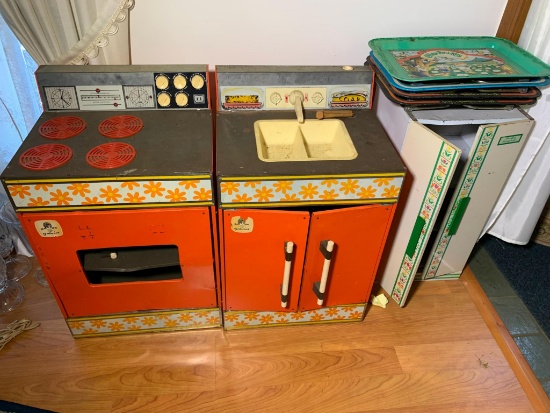 Vintage Childs Kitchen Set & Vintage Serving Trays - E.T., Cabbage Patch Kids & Smurfs