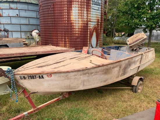 4 Seat Wooden Boat with a Johnson Outboard 35hp Motor