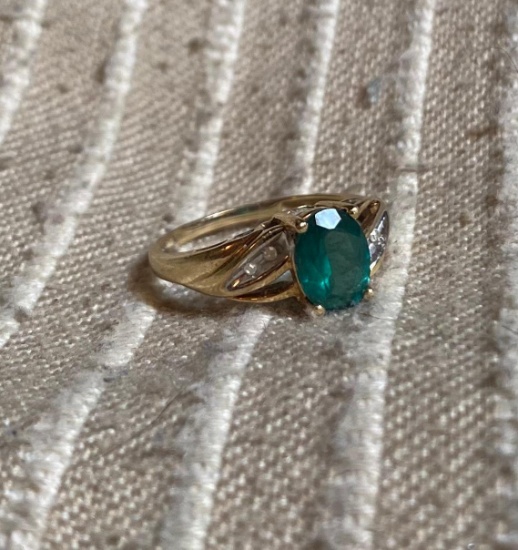 10k Gold Emerald & Diamond Ring Sz. 6 - Weight 1.9 grams