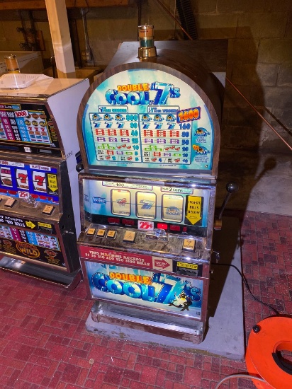 Vintage Double Cool 7s Casino Slot Machine IGT B4931CIW