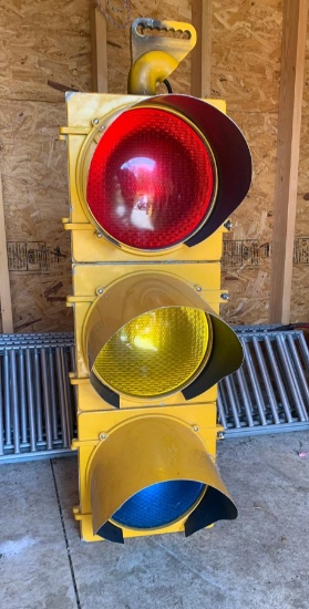 Traffic Light - Metal Case, Metal Shields & Plastic Lenses