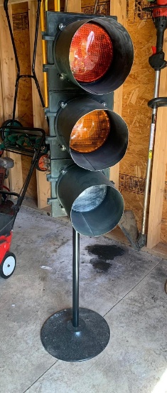 Traffic Light - Metal Case, Metal Shields & Plastic Lenses