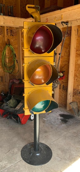 Traffic Light - Metal Case, Metal Shields & Plastic Lenses