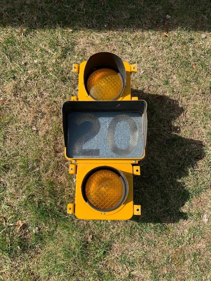 Traffic Light - Metal Case, Metal Shields, Glass "20" Lense & Plastic Lenses