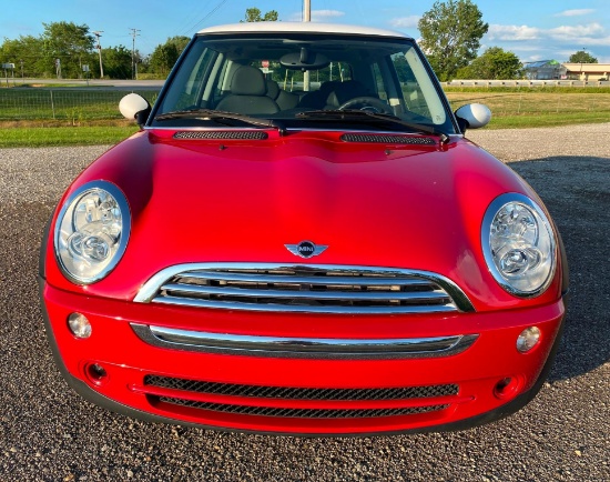 2005 Mini Cooper Hatchback Car 44,729 miles very clean