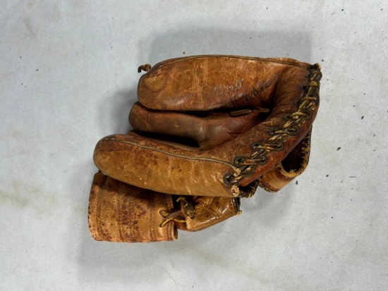 Vintage Bobby Richardson Denkert Baseball Glove