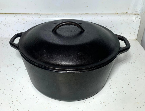 Lodge Cast Iron Cookware Dutch Oven