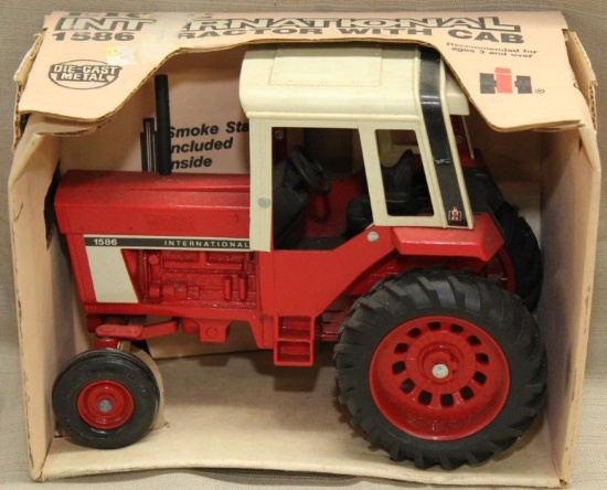 International; 1586 tractor w/cab; Ertl;