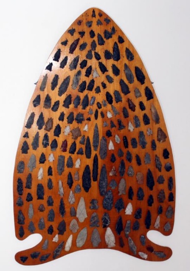 Arrowhead shaped projectile point display with
