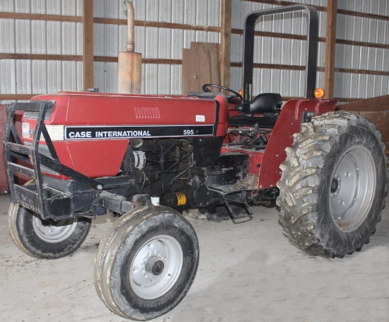 Case-IH  595 tractor, ROPS, 3 pt, 3945 hrs