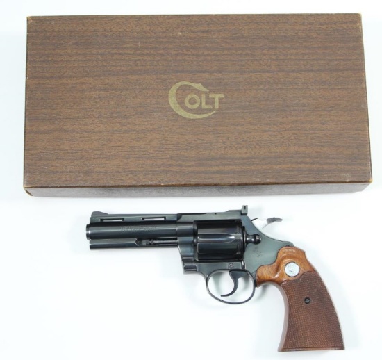 Colt, Diamondback Model, .22 LR, s/n D25189, revolver, brl length 4", double action