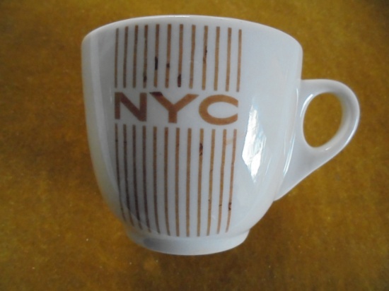 VINTAGE NEW YORK CENTRAL RAILROAD COFFEE CUP-QUITE ATTRACTIVE