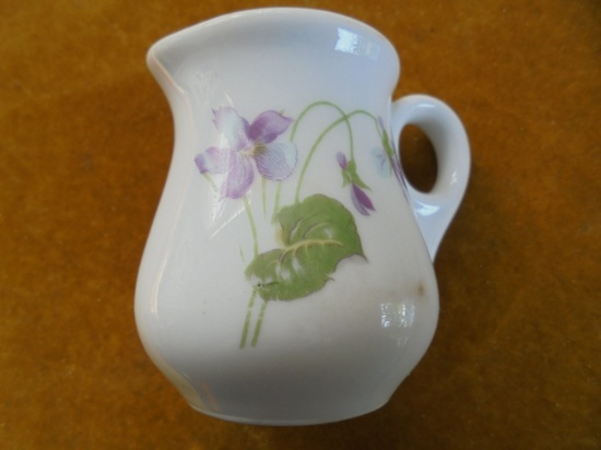 VINTAGE CHICAGO BURLINGTON & QUINCY RAILROAD "VIOLET & DAISY" DESIGN CHINA CREAMER-QUITE RARE