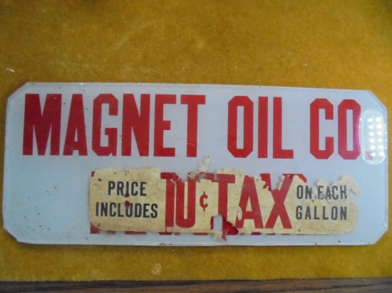 OLD GLASS PANEL FROM A GAS PUMP--"MAGNET OIL CO."--WE THINK MAGNET NEBRASKA